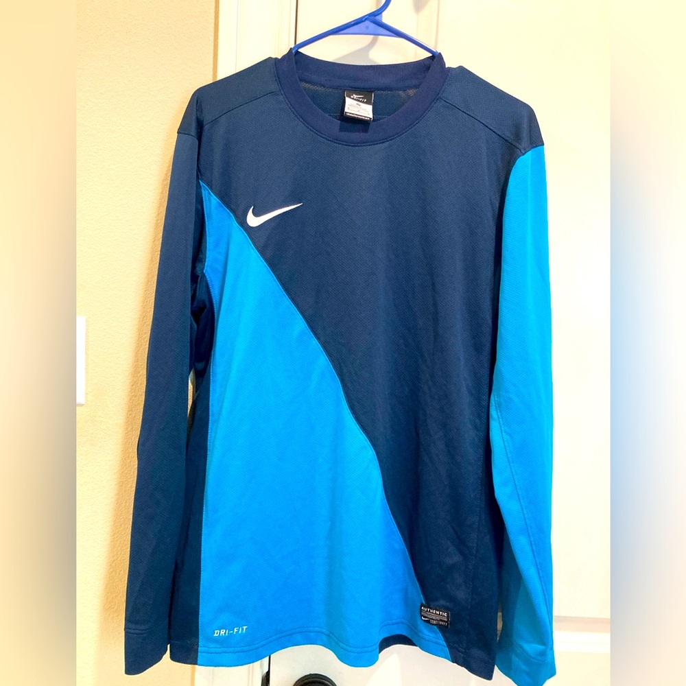 Men’s Nike L/S Dri-Fit shirt Medium